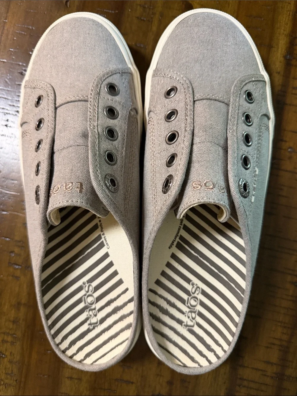 Taos Footwear Womens Slip-On Canvas Loafers in Gray